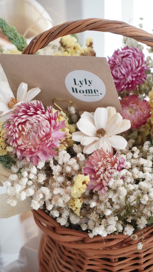 Seasonal Dried Floral Basket Blooms